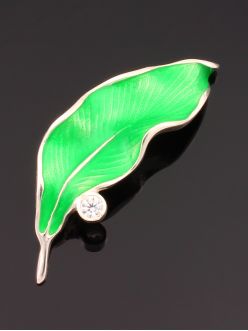 Серебряная брошь Лист зеленый с эмалью и цирконием