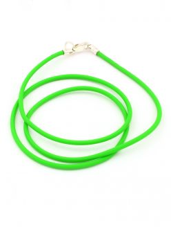 Каучуковый шнурок зеленый с серебряной застежкой