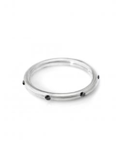 Серебряное кольцо Круглое с 6 цирконами