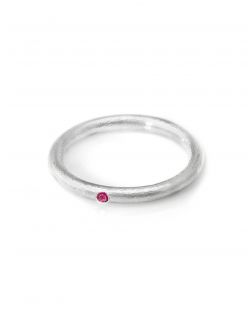 Серебряное кольцо Круглое с рубином фактурное