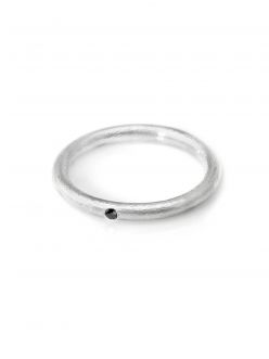 Серебряное кольцо Круглое с черным бриллиантом фактурное