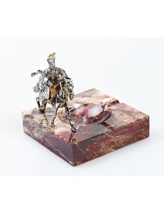 Пепельница с серебряной статуэткой козака