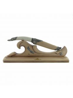 Gift knife on the stand 